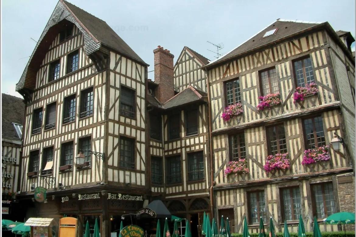 Le Treize Au Coeur Du Bouchon Apartment Troyes Exterior photo